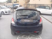 Usata Lancia Ypsilon Gold 69 CV (50 kW) 2016 Blu Utilitaria