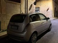 Usado Lancia Ypsilon 105 HP (77 kW) 2010 Cinzento Citadino