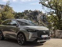 Nuova DS Automobiles DS7 Crossback Performance Line Plus 181 CV (133 kW) 2025 Grigio premiere SUV