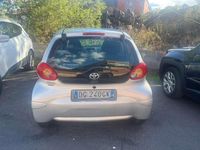 Usata Toyota Aygo 68 CV (50 kW) 2007 Argento Utilitaria