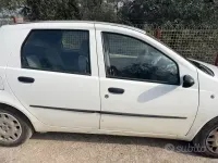 Usata Fiat Punto 69 CV (50 kW) 2004 Bianco Utilitaria
