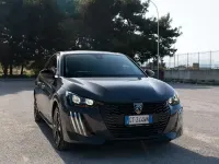 Usata Peugeot 208 Allure 101 CV (74 kW) 2024 Grigio Utilitaria
