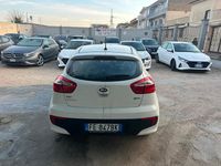 Usata Kia Rio Active 83 CV (61 kW) 2016 Bianco Berlina