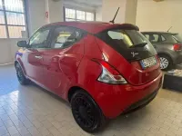 Usata Lancia Ypsilon Silver 69 CV (50 kW) 2022 Rosso Utilitaria
