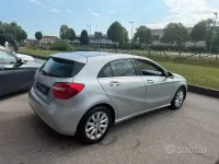 Usata Mercedes A180 122 CV (89 kW) 2013 Grigio Utilitaria