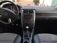 Usata Mercedes B180 109 CV (80 kW) 2010 Nero Monovolume