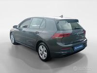 Usata VW Golf VIII Life 110 CV (80 kW) 2021 Dolphin grey Berlina