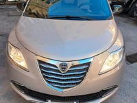 Usata Lancia Ypsilon Gold 69 CV (50 kW) 2015 Argento Utilitaria