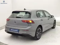 Usata VW Golf VIII Life 131 CV (96 kW) 2023 Grigio Berlina