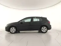 Usata VW Golf VIII Life 110 CV (80 kW) 2024 Grenadill black metallizzato Berlina