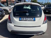 Gebraucht Lancia Ypsilon Silver 69 PS (50 kW) 2012 Weiß Kleinwagen