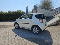 Usata Toyota iQ Sol 68 CV (50 kW) 2009 Bianco Utilitaria