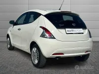 Usata Lancia Ypsilon Silver 69 CV (50 kW) 2016 Bianco Utilitaria