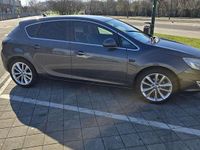 Usata Opel Astra Cosmo 140 CV (102 kW) 2011 Berlina
