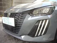 Usata Peugeot 208 Allure 101 CV (74 kW) 2025 Grigio Utilitaria