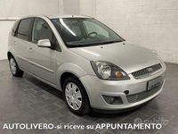 Usata Ford Fiesta 90 CV (66 kW) 2007 Grigio Utilitaria