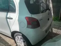 Usata Toyota Yaris 90 CV (66 kW) 2011 Bianco Utilitaria