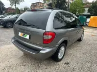 Usata Chrysler Voyager 143 CV (105 kW) 2007 Grigio Monovolume