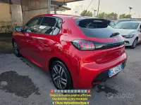 Usata Peugeot 208 Allure 75 CV (55 kW) 2022 Rosso Utilitaria