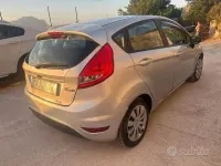 Usata Ford Fiesta Titanium 92 CV (67 kW) 2009 Grigio Berlina