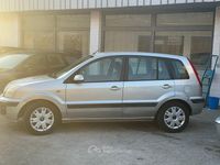 Usata Ford Fusion 68 CV (50 kW) 2008 Argento Utilitaria