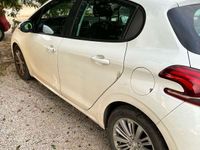 usata Peugeot 208 208I 2015 5p 1.2 puretech Active gpl 82cv