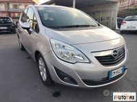 Usata Opel Meriva S 101 CV (74 kW) 2012 Argento Monovolume