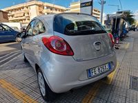 Usata Ford Ka 69 CV (50 kW) 2016 Argento Berlina