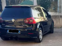 Usata VW Golf V 105 CV (77 kW) 2008 Nero Utilitaria