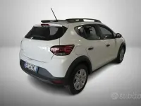 Usata Dacia Sandero Essentiel 101 CV (74 kW) 2023 Other Berlina