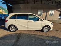 Usata Mercedes B180 Premium 109 CV (80 kW) 2018 Bianco Utilitaria