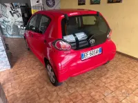 Usado Toyota Aygo 68 HP (50 kW) 2010 Vermelho Citadino