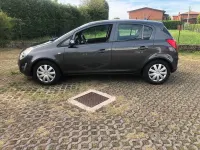 Usata Opel Corsa Edition 85 CV (62 kW) 2012 Marrone Utilitaria