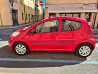 Usata Peugeot 107 Active 68 CV (50 kW) 2012 Rosso Utilitaria