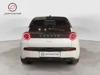 Nuova Lancia Ypsilon 101 CV (74 kW) 2026 Vernice bianco marmo con tetto Utilitaria