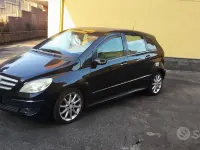 Usata Mercedes B200 140 CV (102 kW) 2007 Nero Monovolume