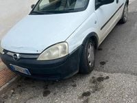 Usata Opel Corsa 45 CV (33 kW) 2005 Bianco Utilitaria