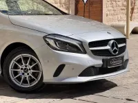 Usata Mercedes A180 109 CV (80 kW) 2017 Grigio Utilitaria