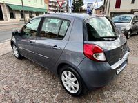 Usata Renault Clio II Dynamique 75 CV (55 kW) 2010 Grigio Berlina