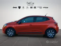 Usata Renault Clio V Equilibre 66 CV (48 kW) 2023 Arancione Berlina