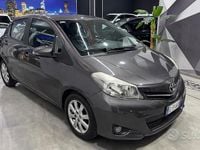 Usata Toyota Yaris Lounge 90 CV (66 kW) 2012 Grigio Utilitaria
