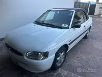 Usata Ford Escort Cabriolet 105 CV (77 kW) 1995 Bianco Cabrio