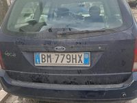 Begagnad Ford Focus Trend 90 HK (66 kW) 2000 Blå Kombi
