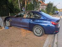Usata BMW 330e Luxury Line 292 CV (214 kW) 2020 Blu/azzurro Berlina