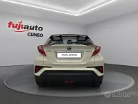 Usata Toyota C-HR Trend 122 CV (89 kW) 2019 Pearl white SUV