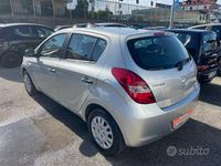 Usata Hyundai i20 77 CV (56 kW) 2012 Grigio Monovolume