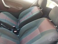 Usata Ford Fiesta Titanium 71 CV (52 kW) 2012 Nero Utilitaria