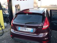 Usata Ford Fiesta 75 CV (55 kW) 2010 Rosso Utilitaria