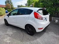 Usata Ford Fiesta 100 CV (73 kW) 2015 Bianco Utilitaria