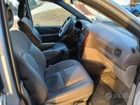 Usata Chrysler Voyager 143 CV (105 kW) 2002 Grigio Monovolume